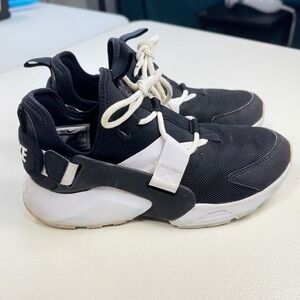Nike Huarache Run Athletic Shoes Sneakers Cushioned Black White Size 8